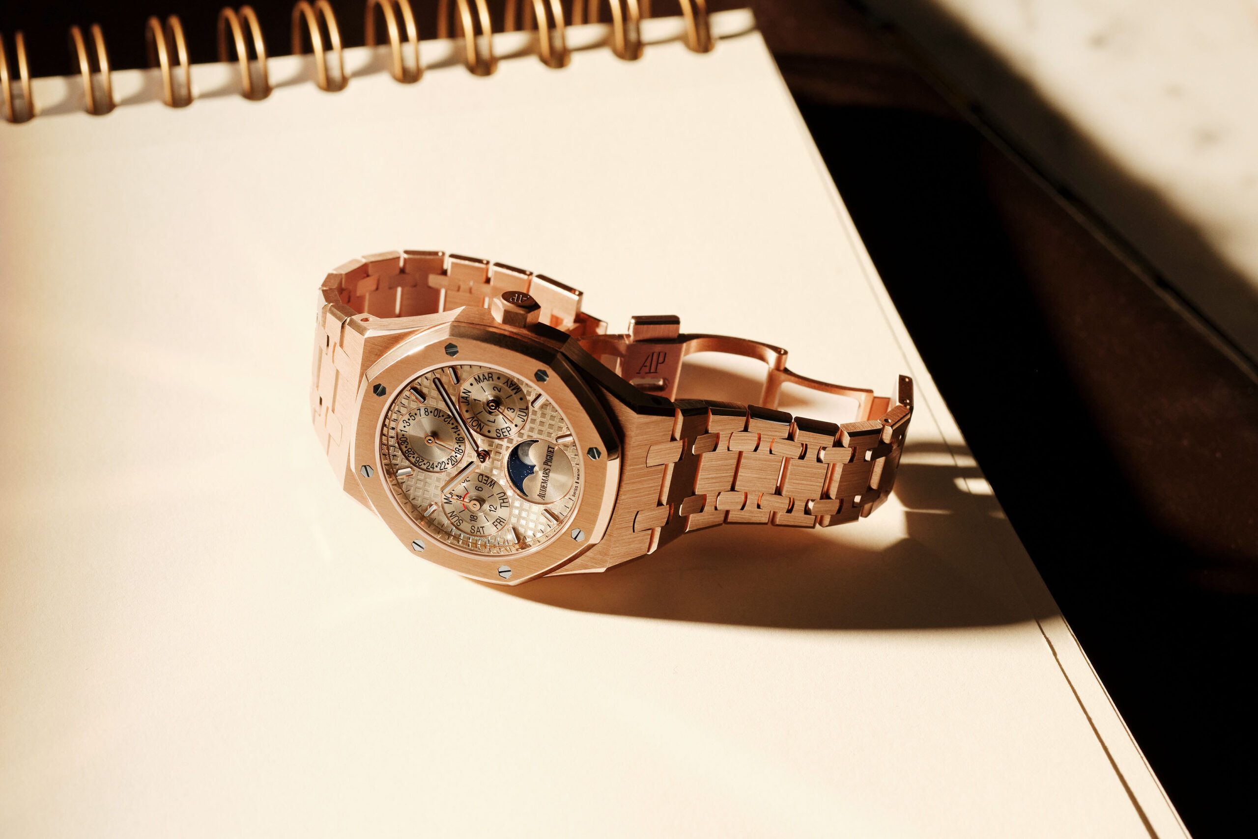 Audemars Piguet đưa cơ chế lịch vạn niên vào kích thước 38mm – Dấu ấn mới trên hành trình 150 năm