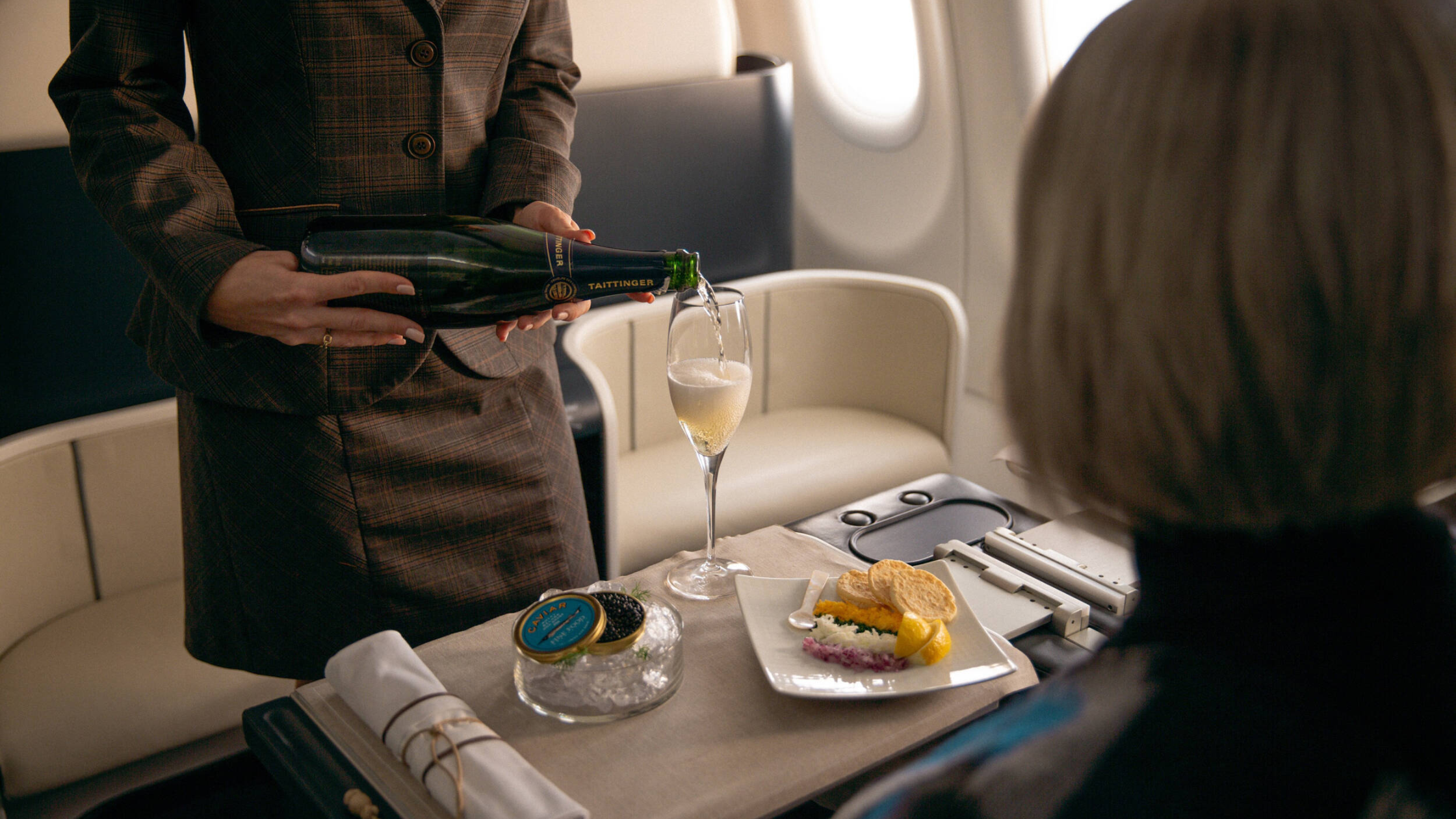 Hành trình vòng quanh thế giới bằng phi cơ riêng trong 25 ngày