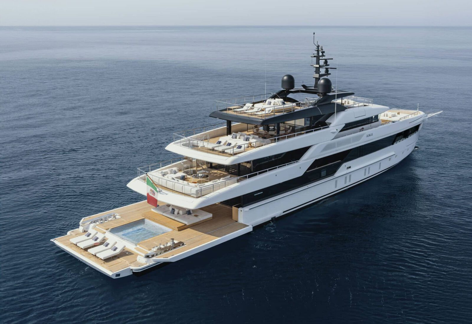 Du thuyền Sanlorenzo 50Steel CONTIGO: Khi Địa Trung Hải mở ra một chuẩn mực phiêu lưu mới